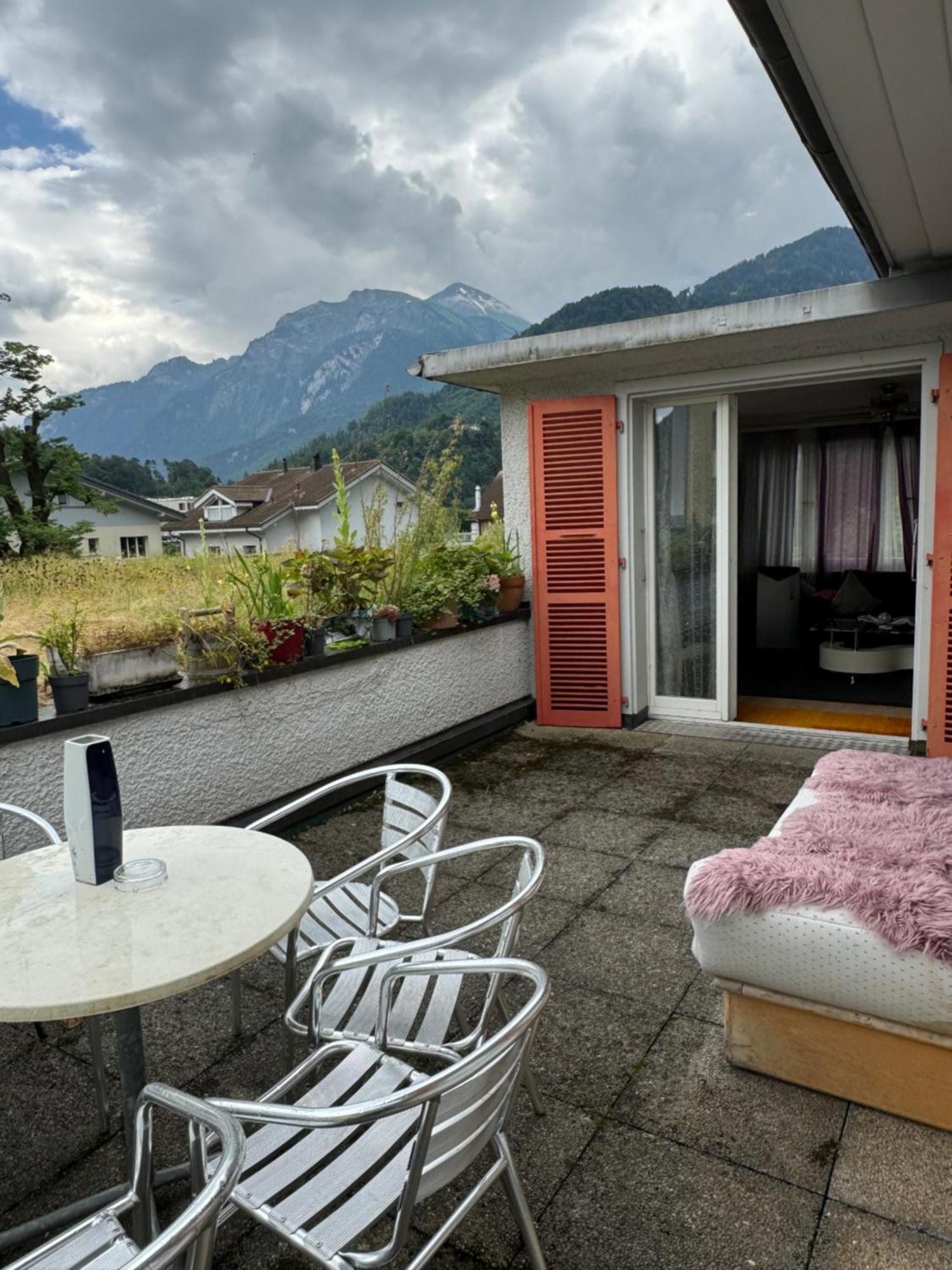 Bahnhof West * Interlaken